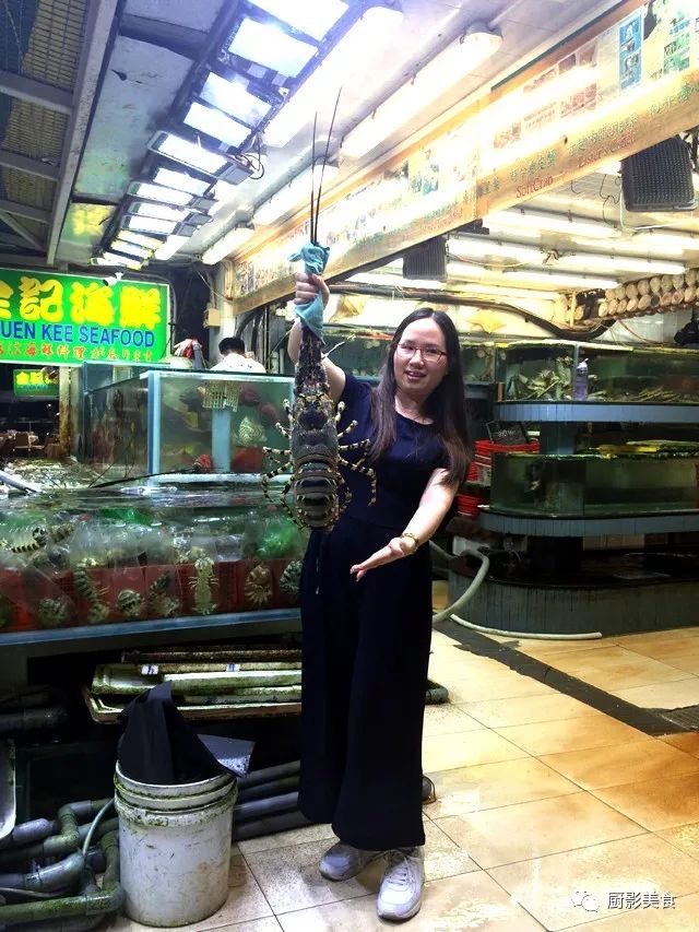 华南海鲜市场女老板照片背后的故事,华南海鲜市场女老板背后的故事揭秘