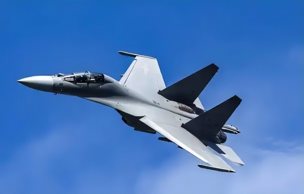 歼-16航程与载弹量的卓越表现,中国空军现代化进程的显著里程碑,歼-16卓越航程与载弹量,中国空军现代化进程的显著里程碑