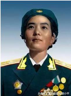 军装胸前熠熠生辉的徽章,荣耀与责任的象征,军装徽章,荣耀与责任的象征