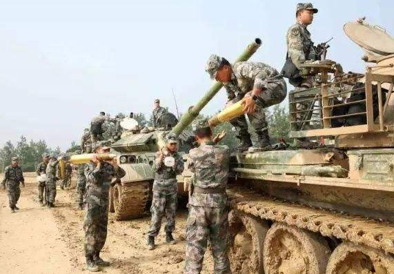 义务兵能否担任装甲兵,探讨可能性与条件,义务兵担任装甲兵的可能性与条件探讨