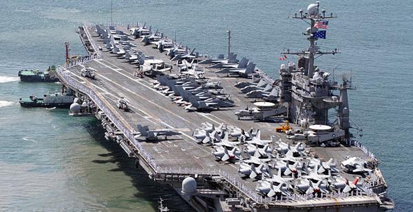 美国航母排水量揭秘,庞大的海上巨无霸究竟有多少万吨?,揭秘美国航母排水量,海上巨无霸究竟拥有多少万吨?