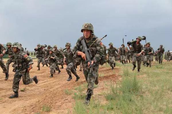 朱日和训练基地的训练时长与深度,体验军事训练的挑战与收获,朱日和训练基地,军事训练的挑战、收获与深度体验