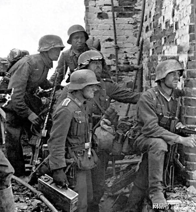 荣耀之光,探寻38集团军装甲六师仪仗队的荣耀历程,荣耀历程揭秘,探寻装甲六师仪仗队的荣耀之光