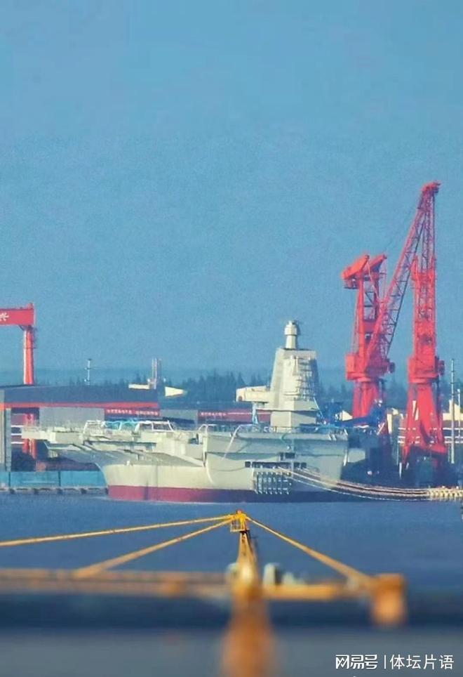 福建舰是航母吗?——揭示中国海军新里程碑的真相,福建舰揭秘,中国海军新里程碑——航母真相大揭秘