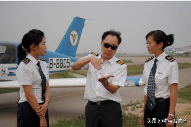 飞行员的报考条件及其重要性,飞行员的报考条件及其重要性解析