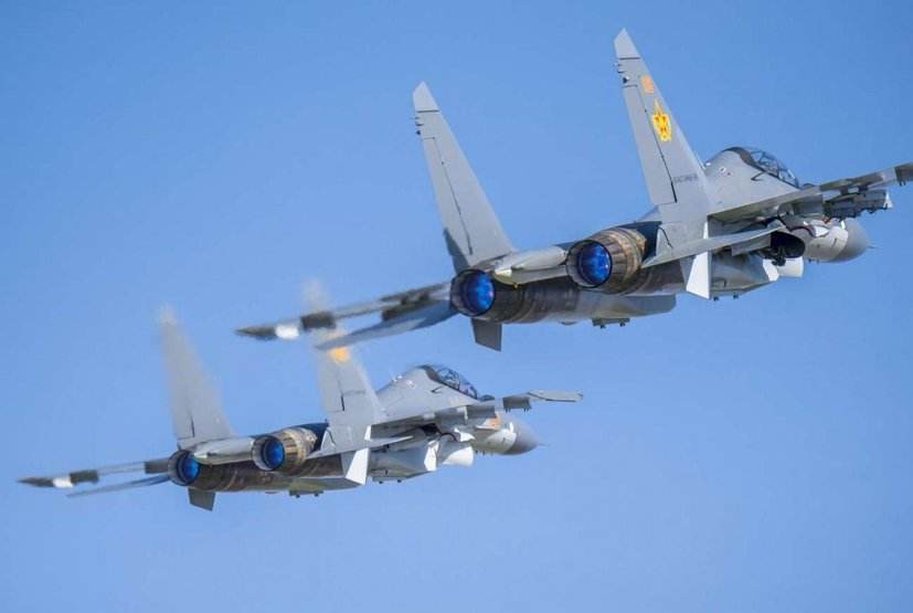 歼-16战斗机的优势,空中力量的新标杆,歼-16战斗机的优势,空中力量的新标杆