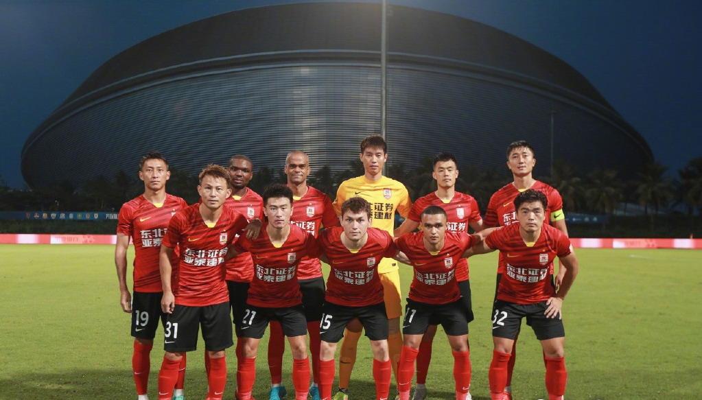 山东舰在大连下水的原因分析，山东舰在大连下水的原因深度解析