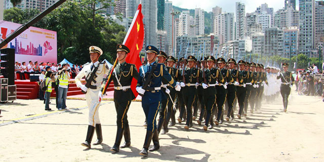 香港市民眼中的驻港阅兵,荣耀与责任的交织,香港市民眼中的驻港阅兵,荣耀与责任的辉映