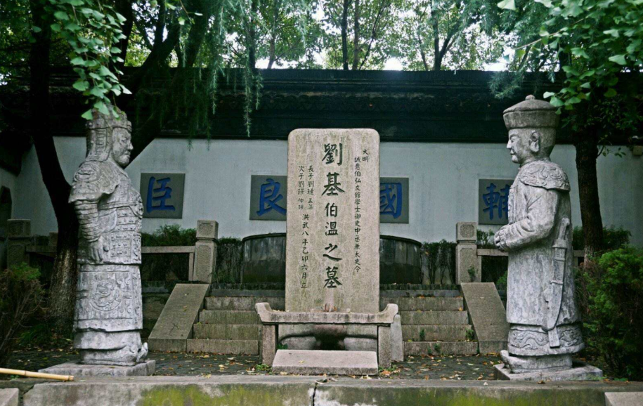 刘伯温三肖一刻,传奇中的智慧与决断,刘伯温三肖传奇,智慧与决断的时刻