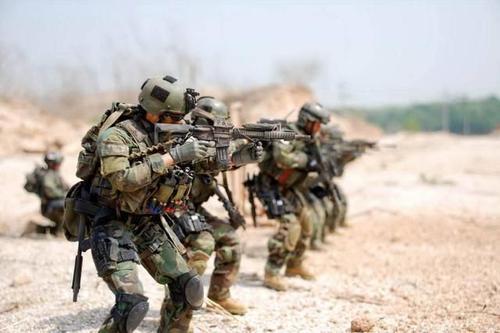 美军装备视频,揭示全球顶尖军事力量的风采,美军装备展示,全球顶尖军事力量的震撼风采