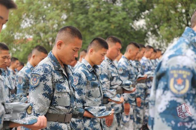 揭秘空降兵军的人数与力量,揭秘空降兵军的人数与战斗力