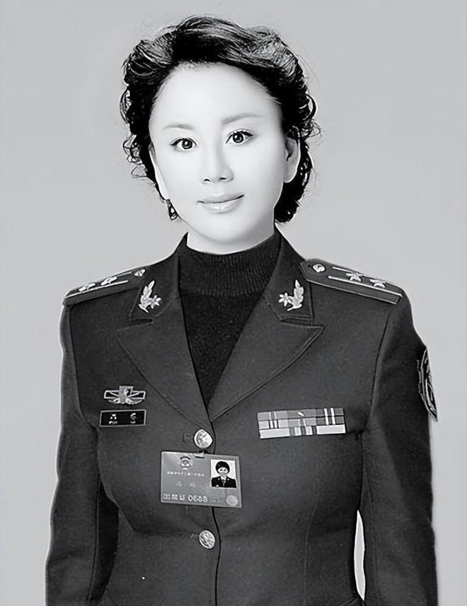 尹梦，军事频道的女主持人之光，尹梦，军事频道女主持人之星光闪耀