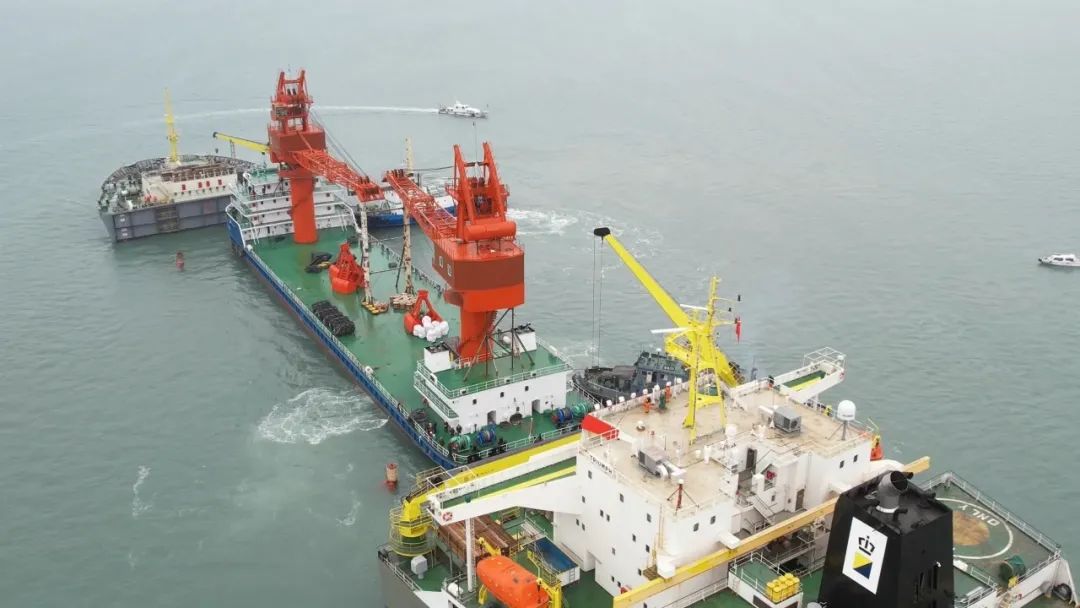 小型民用半潜船图片，揭示其设计、应用与未来发展，小型民用半潜船，设计、应用与未来展望的图片展示