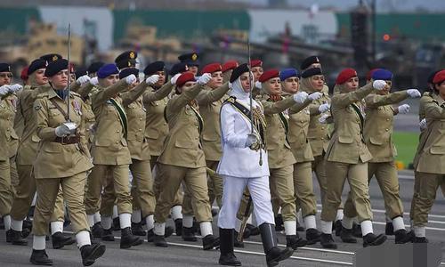 三军仪仗队参加国外阅兵,展现国家荣耀与军威,三军仪仗队海外阅兵展现国家军威与荣耀