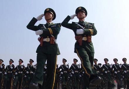 三军仪仗队参加国外阅兵,展现国家荣耀与军威,三军仪仗队海外阅兵展现国家军威与荣耀