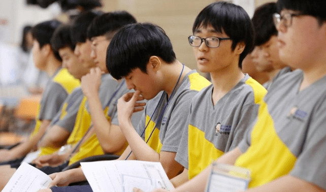 服兵役体检近视，挑战与应对策略，服兵役体检近视的挑战及应对策略