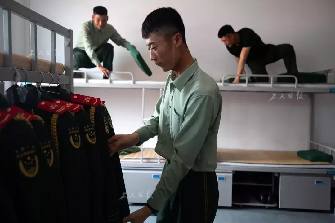 武警部队方队阅兵，展现力量与荣耀，武警部队阅兵方队，力量与荣耀的展示