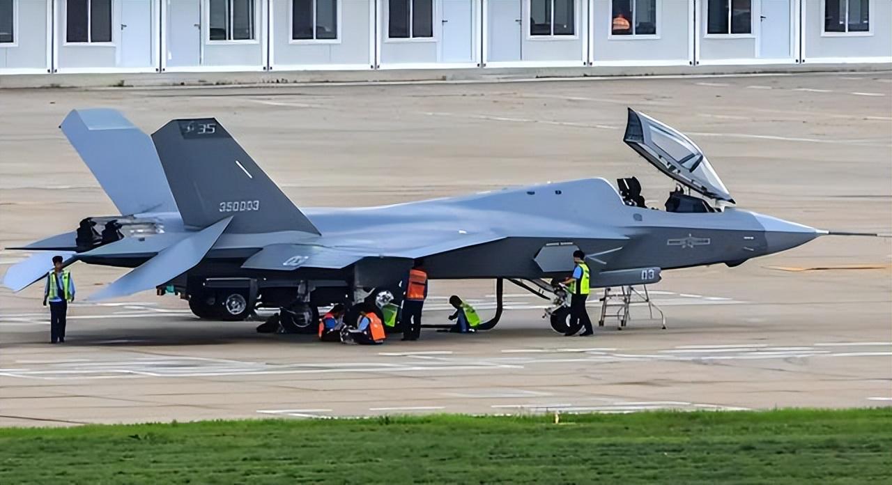 中国最新歼击机歼-35,探索前沿科技与军事力量的完美结合,中国歼-35歼击机,前沿科技与军事力量的完美融合