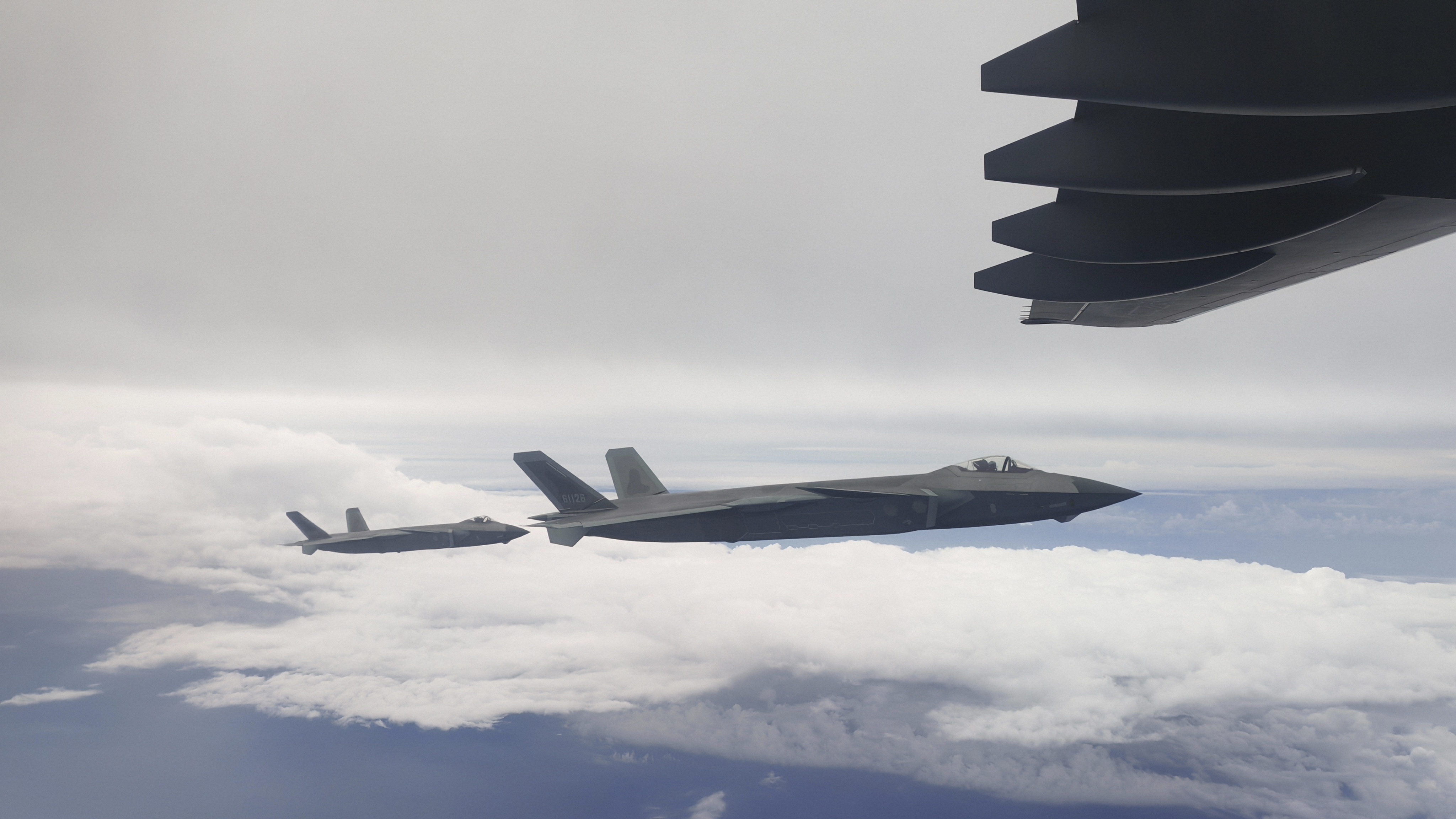 歼-20护航志愿军遗骸归国，铭记历史，传承英雄精神，歼-20护航志愿军遗骸归国，铭记历史，传承英雄荣耀