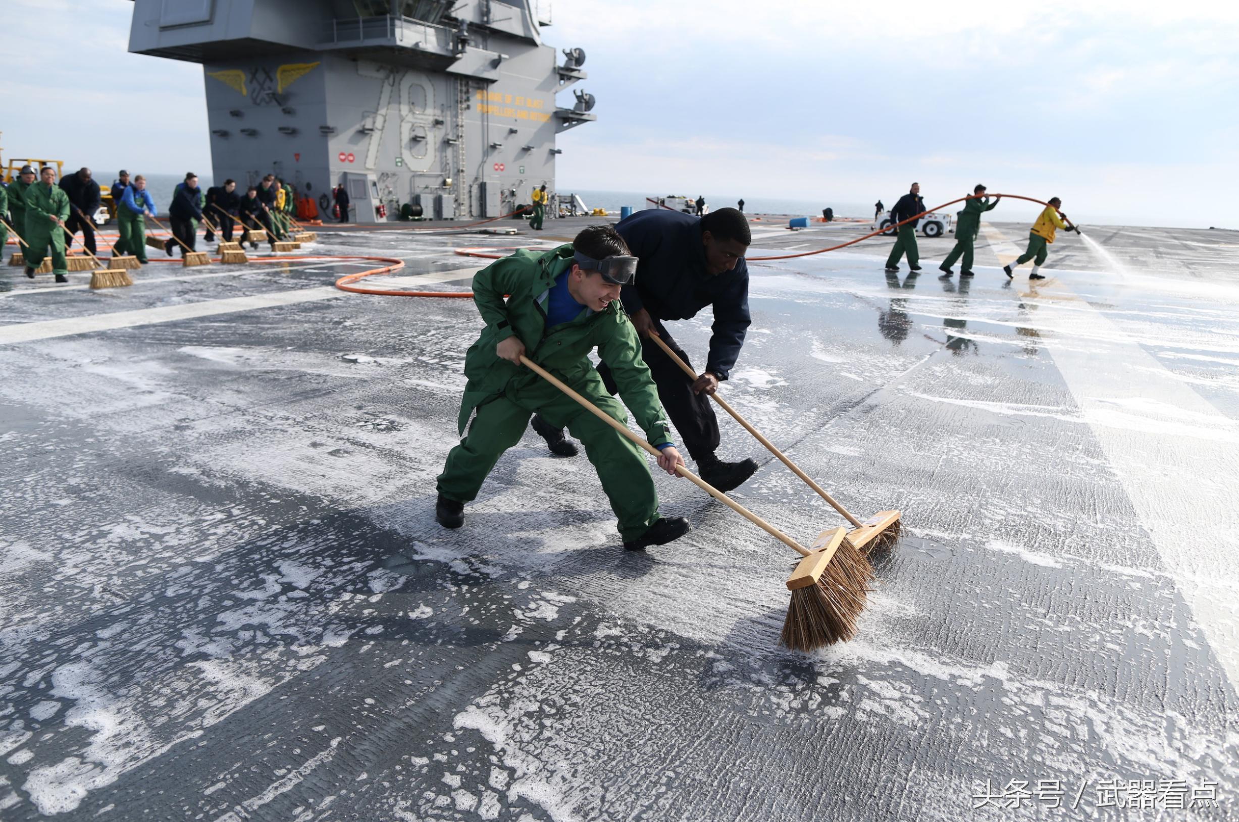 福特号航空母舰内部揭秘，一探舰上生活与工作场景，福特号航空母舰内部探秘，舰上生活与工作场景一览