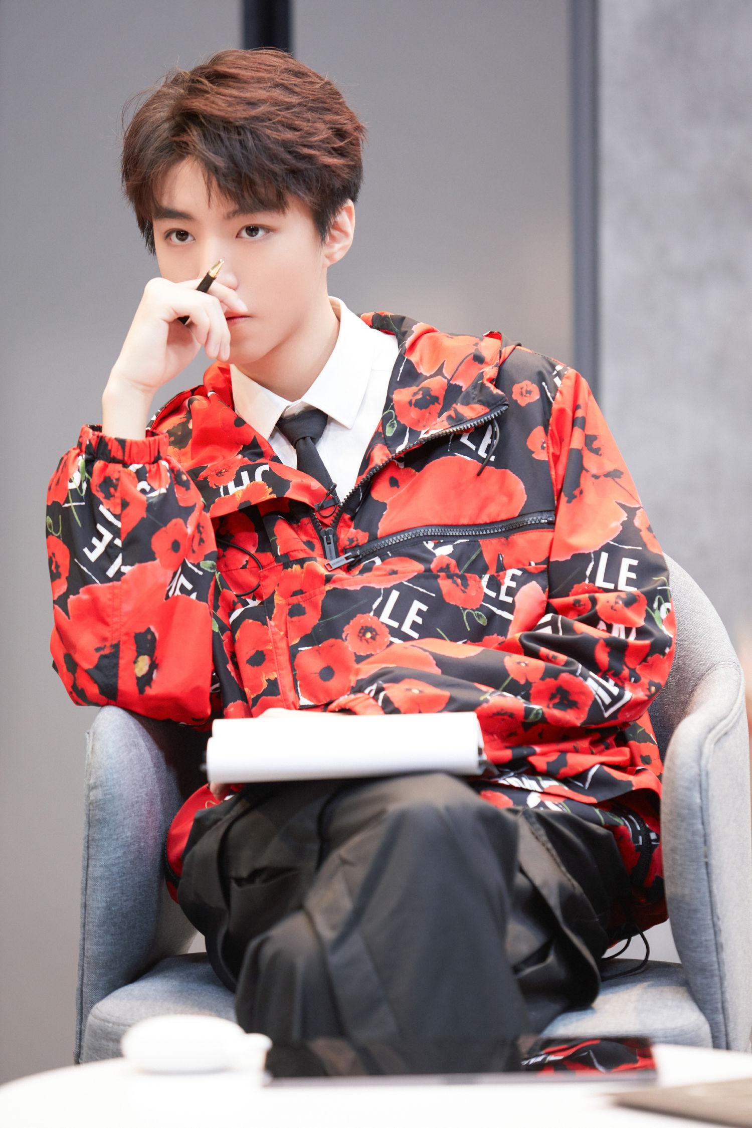 新闻点评，聚焦时事，解读事件背后的真相，时事聚焦，深度解读新闻事件背后的真相