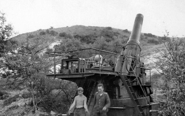 古斯塔夫巨炮的外观与震撼力量，古斯塔夫巨炮，震撼力量的外观展示