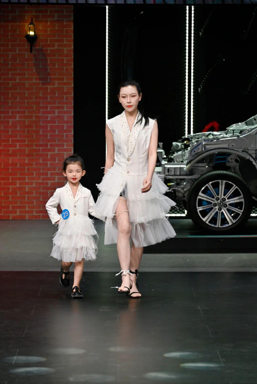 庆祝国庆节,回顾三军仪仗队的荣耀瞬间,庆祝国庆节,回顾三军仪仗队的荣耀时刻