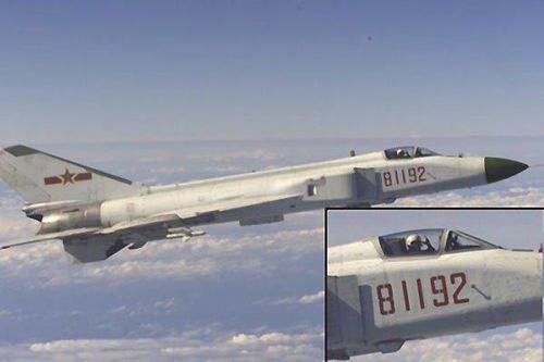 王伟驾驶的歼-8战机,英勇的天空守护者,王伟驾驶的歼-8战机,英勇的天空卫士