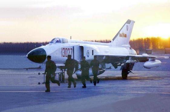 王伟驾驶的歼-8战机,英勇的天空守护者,王伟驾驶的歼-8战机,英勇的天空卫士