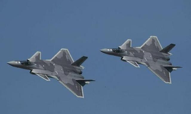 专家视角下的歼-20与F-22猛禽对比，探究两款顶尖战机的优劣，专家深度对比，歼-20与F-22猛禽战机优劣探究