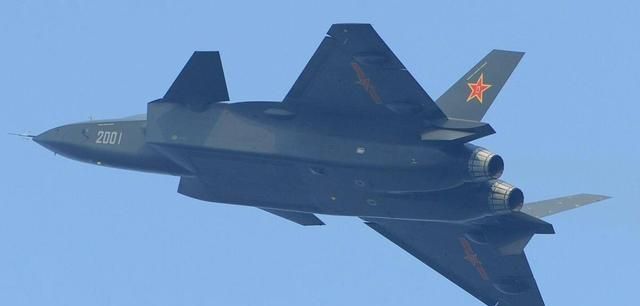 专家视角下的歼-20与F-22猛禽对比,探究两款顶尖战机的优劣,专家深度对比,歼-20与F-22猛禽战机优劣探究