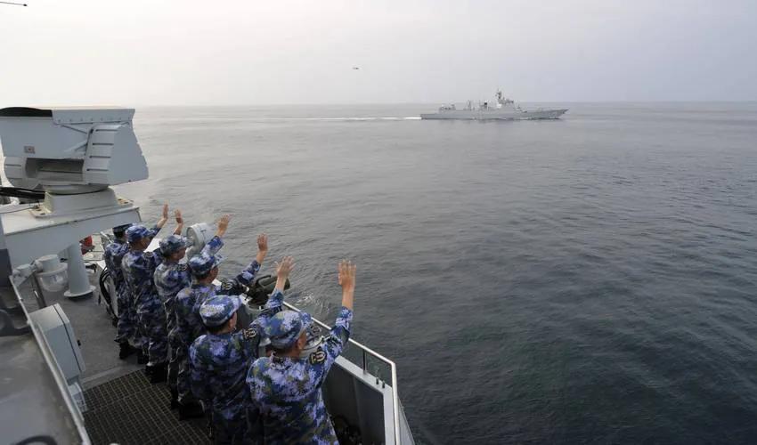 中国海军消灭海盗，捍卫海洋和平的坚定力量，中国海军消灭海盗，捍卫海洋和平的坚定力量之盾