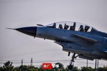 歼-20图片与飞行图，揭示中国空中力量的神秘面纱，揭秘歼-20，中国空中力量的神秘面纱与飞行图展示