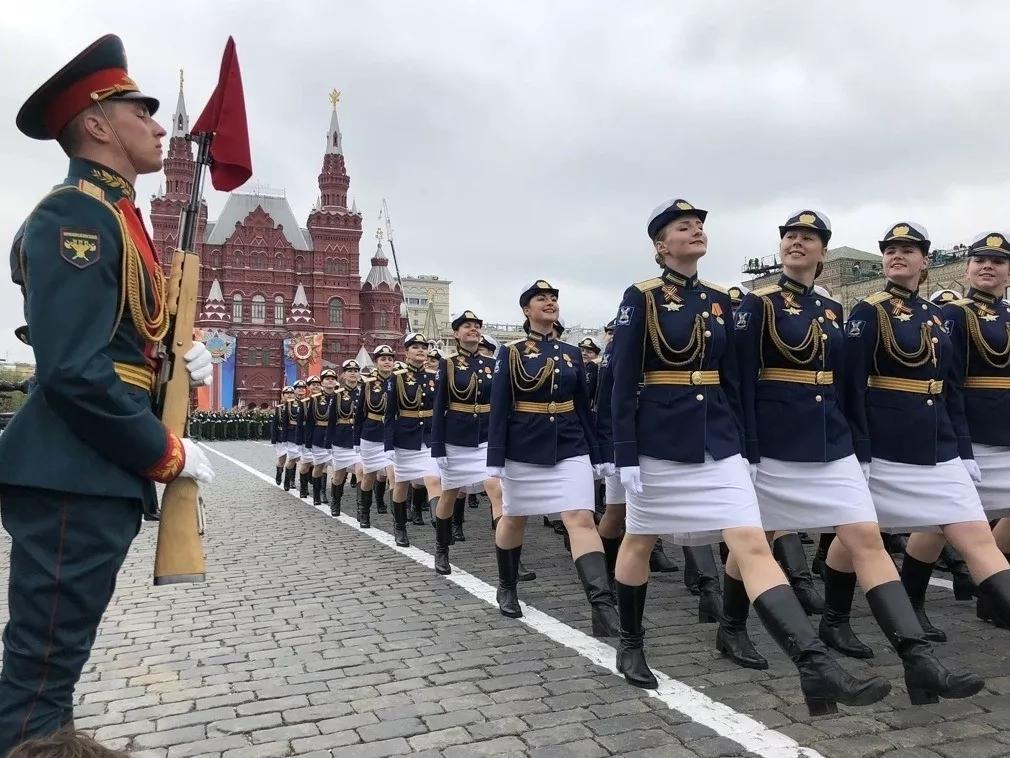 俄罗斯正在阅兵，展现国家力量与荣耀，俄罗斯盛大阅兵，彰显国家力量与荣耀时刻