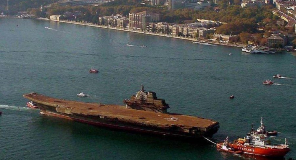 瓦良格号刚回国的样子，瓦良格号归国风采展示