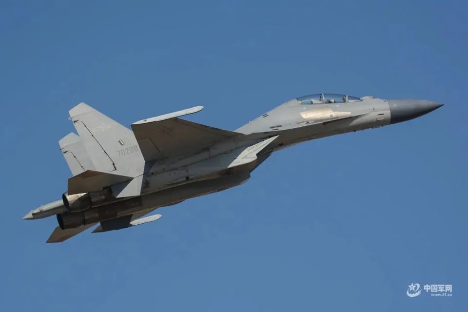 歼-16战机作战半径达2000公里，深度解析其技术特点与作战能力，深度解析歼-16战机技术特点与作战能力，作战半径达2000公里，展现超强战力