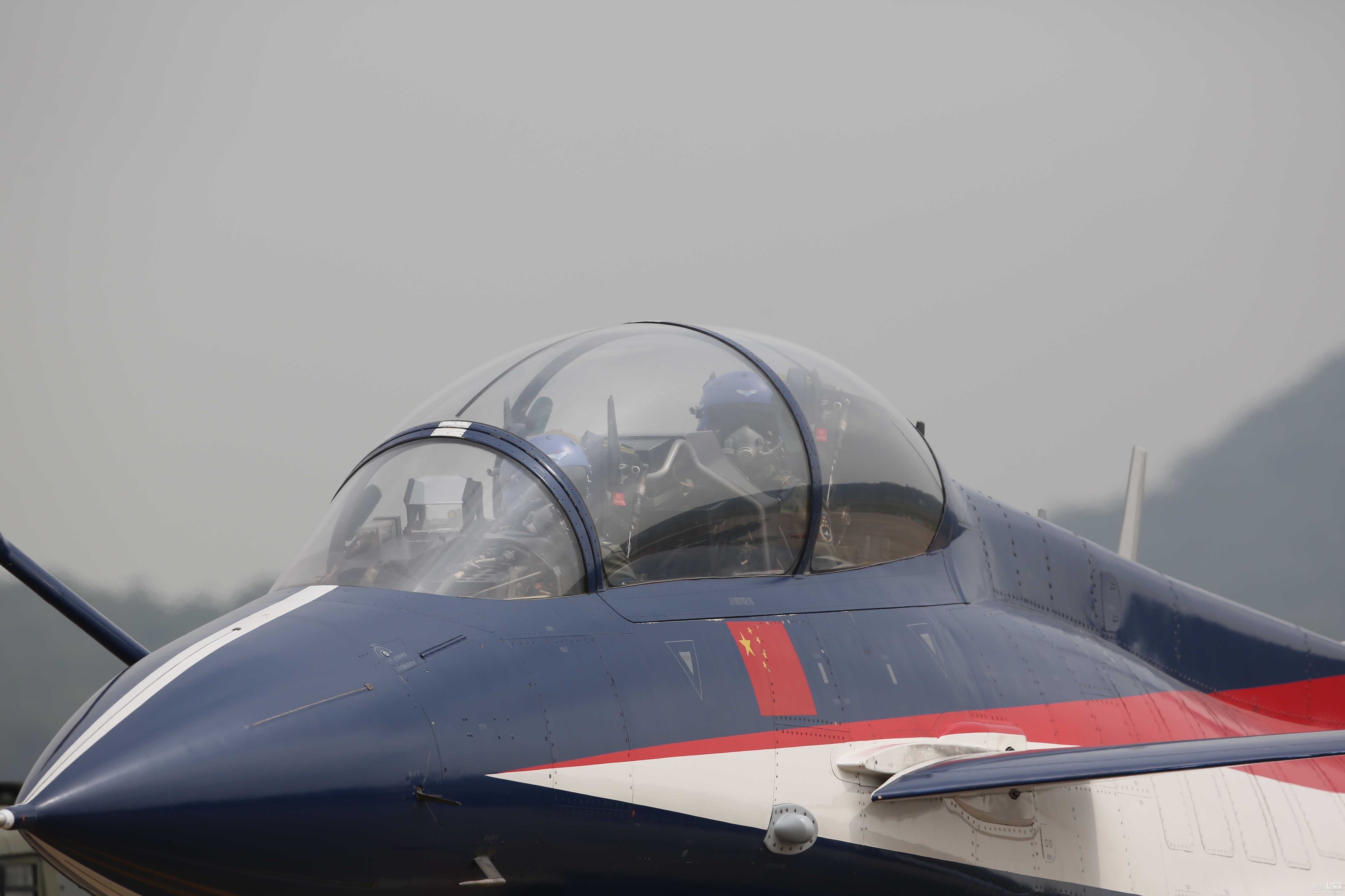 歼-10战斗机座舱罩,技术革新与飞行员保护的重要篇章,歼-10战斗机座舱罩,技术革新与飞行员保护的关键探索