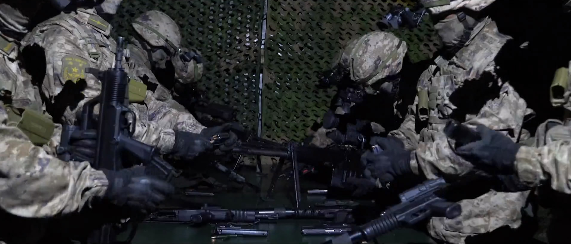 揭秘蛟龙突击队宣传视频,展现精英力量的震撼瞬间,蛟龙突击队宣传视频揭秘,精英力量的震撼瞬间