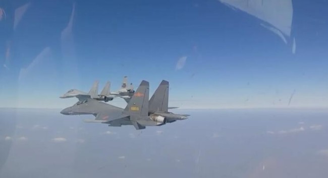 歼-16飞行员待遇,荣耀与责任并存,歼-16飞行员待遇,荣耀与责任同行