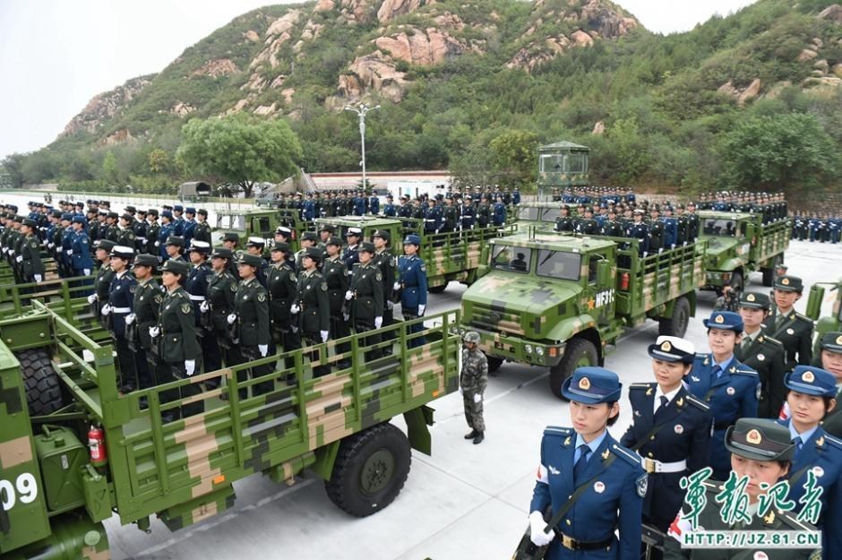 白求恩医疗方队与仪仗队女兵方队在训练场地的辉煌篇章，白求恩医疗方队与仪仗队女兵，训练场地的荣耀篇章