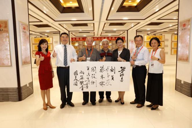 海峡两岸2017,共创繁荣与和平的新篇章,海峡两岸共创繁荣与和平新篇章,携手迈向繁荣与和平的2017年