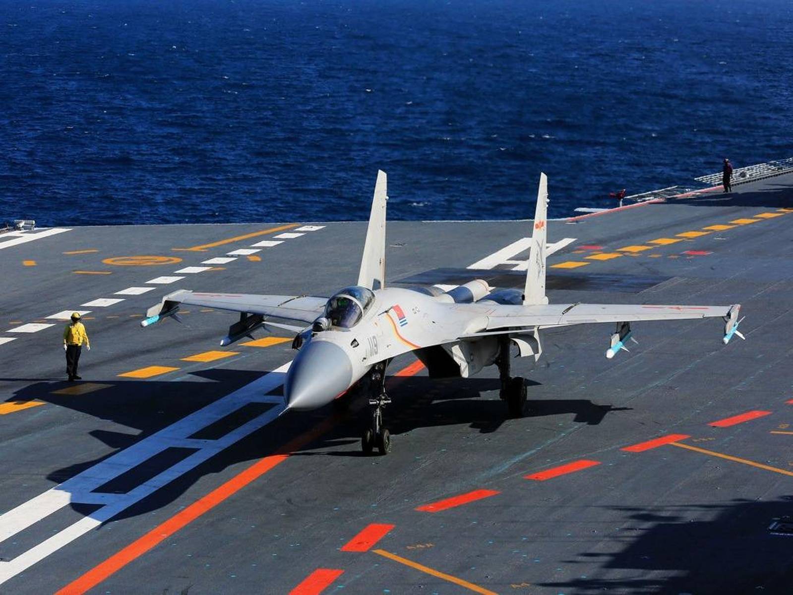 揭秘歼-15号战斗机的震撼图片，揭秘歼-15号战斗机震撼实拍图片