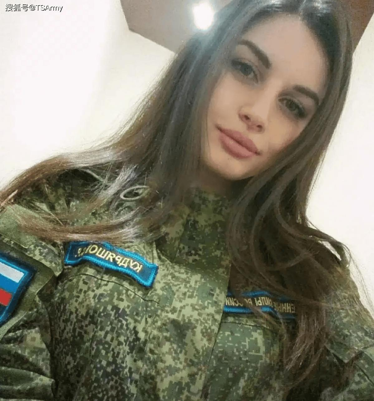中国女兵，迷彩服下的坚韧与美丽，中国女兵，迷彩下的坚韧与美丽