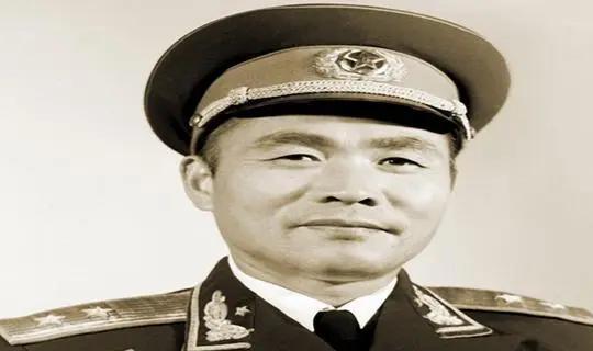 集团军司令与军长的区别,职责、权力与地位的差异,集团军司令与军长,职责、权力与地位的差异详解