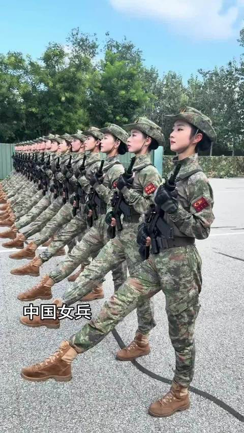 中国女兵，全世界最美的风景线，中国女兵，全球最美的风景线