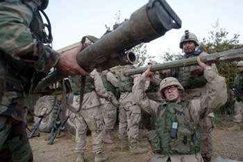 美军装备之重,单兵装备40公斤的挑战与解析,美军单兵装备40公斤的挑战与解析,装备重量带来的挑战及应对之道