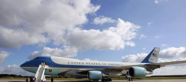 空军一号飞机很难击落吗?探究其背后的原因与真相,空军一号,探究其难以被击落背后的真相与原因