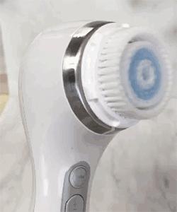 空警200与空警2000，航空领域的两大巨头，究竟谁更厉害？，空警200与空警2000，航空领域的顶尖力量，谁更胜一筹？