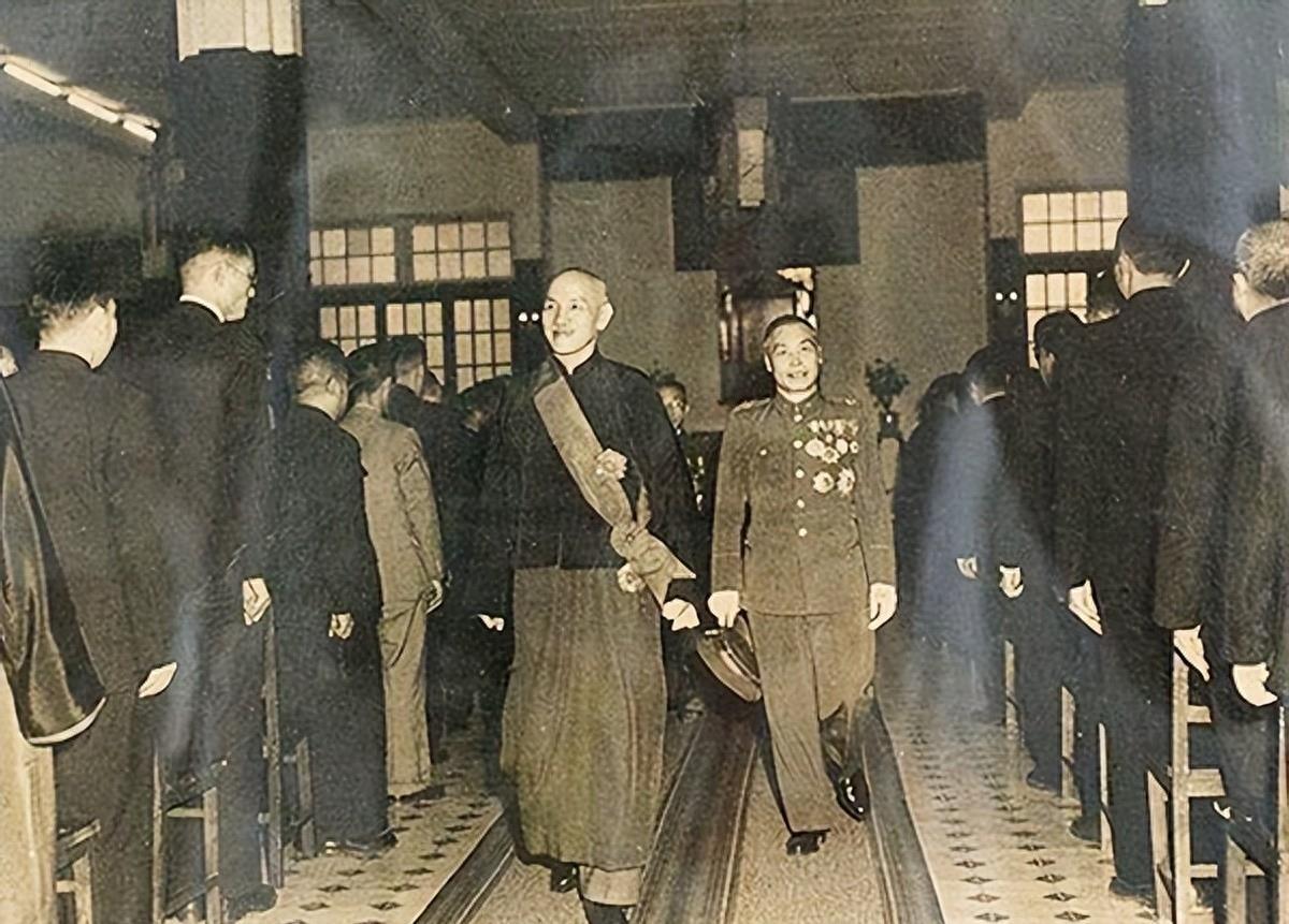 空军一号鞋边发绿原因深度解析，空军一号鞋边发绿原因深度探究