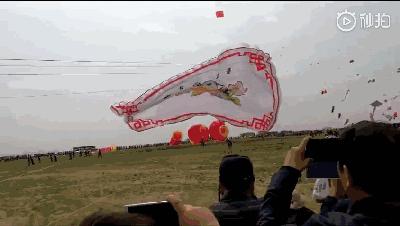 航空母舰可以飞上天吗?——对现代航母能力与局限的探讨,现代航空母舰的飞行能力与局限,能否腾空而起?